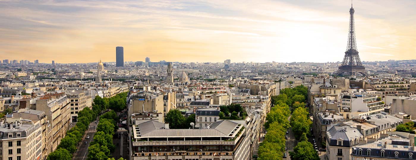 Preisgünstiges Hotel in der Nähe der Champs-Elysées: Paris bei Tag und bei Nacht