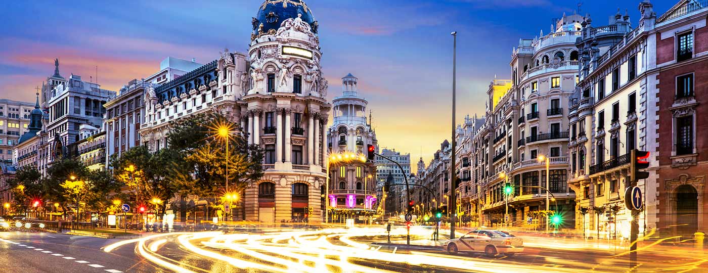 Vistas a la calle Gran Vía de Madrid, una de las más cocurridas de la ciudad